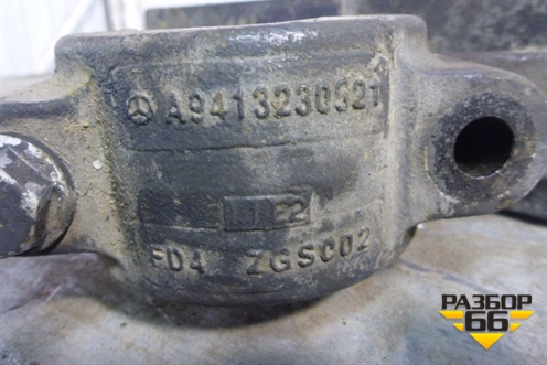 Кронштейн переднего стабилизатора  (левый) (9433234784) для Mercedes Benz TRUCK Axor 2 с 2004г (Аксор)