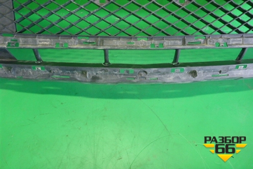 Решетка в передний бампер центральная (после 2012г) (A2048856823) для Mercedes Benz GLK-Klass X204 с 2008г (ГЛК)