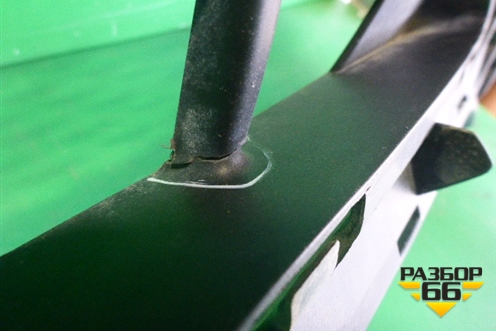 Решетка в передний бампер центральная (после 2012г) (A2048856823) для Mercedes Benz GLK-Klass X204 с 2008г (ГЛК)