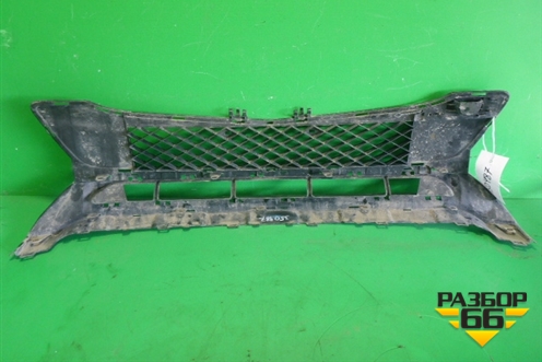 Решетка в передний бампер центральная (после 2012г) (A2048856823) для Mercedes Benz GLK-Klass X204 с 2008г (ГЛК)