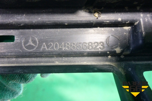 Решетка в передний бампер центральная (после 2012г) (A2048856823) для Mercedes Benz GLK-Klass X204 с 2008г (ГЛК)