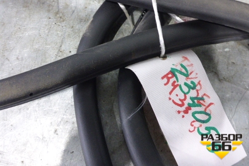 Уплотнитель двери задней правой для Volkswagen Touareg c 2002-2010г (Туарег)