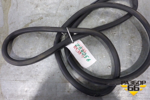 Уплотнитель двери задней правой для Volkswagen Touareg c 2002-2010г (Туарег)