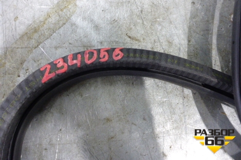 Уплотнитель двери задней правой для Volkswagen Touareg c 2002-2010г (Туарег)