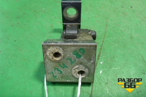 Петля двери задней правой верхняя (7L0833492) для Volkswagen Touareg c 2002-2010г (Туарег)