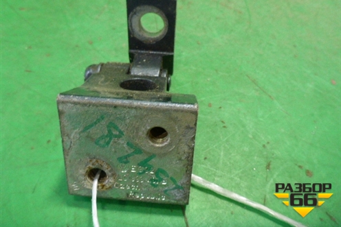 Петля двери задней левой верхняя (7L0833401B) для Volkswagen Touareg c 2002-2010г (Туарег)