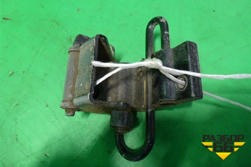 Петля двери задней правой нижняя (4D0833411С) для Audi A8 с 1998-2003г (А8)
