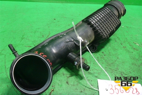 Патрубок интеркулера пластиковый (2.0л B4204T11) (31319691) для Volvo XC60 с 2008-2017г (ХС60)