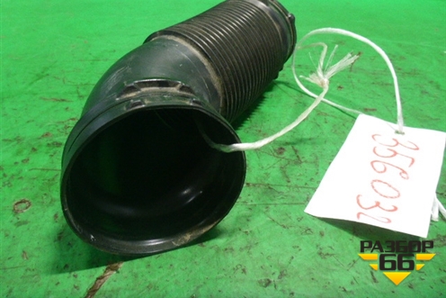 Патрубок интеркулера пластиковый (2.0л B4204T11) (31319688) для Volvo XC60 с 2008-2017г (ХС60)