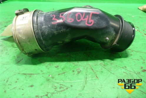 Патрубок интеркулера пластиковый (2.0л B4204T11) (31422061) для Volvo XC60 с 2008-2017г (ХС60)