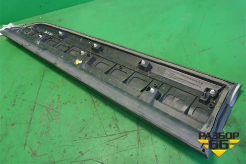 Накладка двери передней правой (4M0853960F) для Audi Q7 c 2015г (Ку 7)