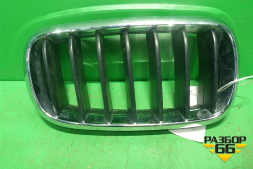 Решетка радиатора левая (7316076) для BMW X5 F15 с 2013г (Х5 Ф15)