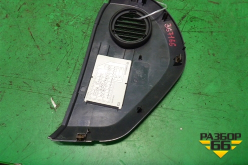 Накладка на торпедо (боковая правая) (7L6857176B) для Volkswagen Touareg c 2002-2010г (Туарег)