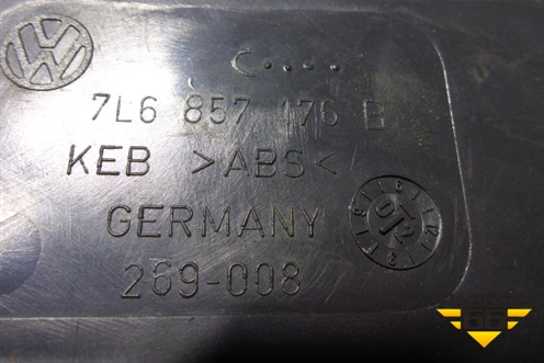 Накладка на торпедо (боковая правая) (7L6857176B) для Volkswagen Touareg c 2002-2010г (Туарег)