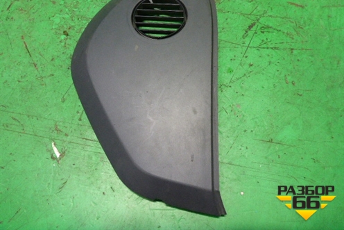 Накладка на торпедо (боковая правая) (7L6857176B) для Volkswagen Touareg c 2002-2010г (Туарег)