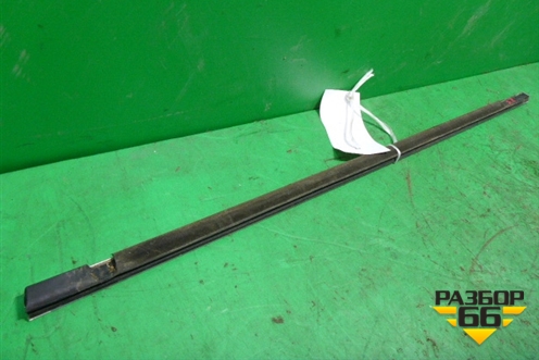 Накладка стекла заднего правого для Volkswagen Touareg c 2002-2010г (Туарег)