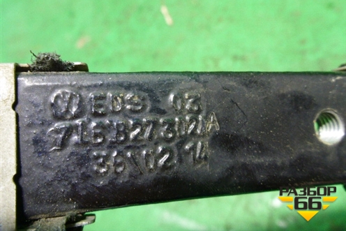 Петля двери багажника (правая) (7L6827302A) для Volkswagen Touareg c 2002-2010г (Туарег)