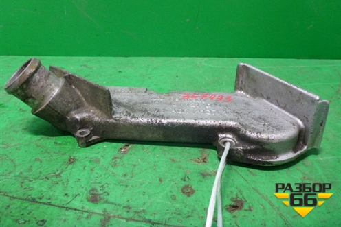 Фланец двигателя системы охлаждения (4.2л AXQ) (077121121D) для Volkswagen Touareg c 2002-2010г (Туарег)