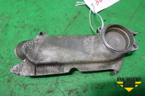 Фланец двигателя системы охлаждения (4.2л AXQ) (077121121D) для Volkswagen Touareg c 2002-2010г (Туарег)