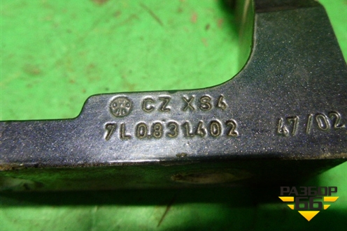 Петля двери передней правой верхняя (7L0831402) для Volkswagen Touareg c 2002-2010г (Туарег)