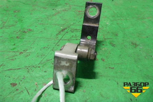 Петля двери передней правой верхняя (7L0831402) для Volkswagen Touareg c 2002-2010г (Туарег)