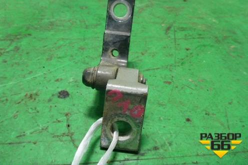 Петля двери передней левой верхняя (7L0831401) для Volkswagen Touareg c 2002-2010г (Туарег)