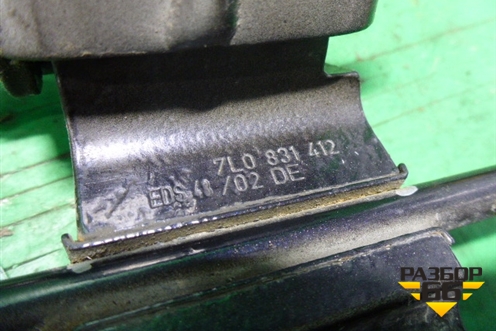 Петля двери передней правой нижняя (7L0831412) для Volkswagen Touareg c 2002-2010г (Туарег)