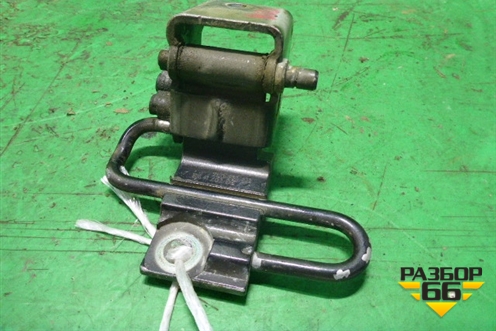 Петля двери передней правой нижняя (7L0831412) для Volkswagen Touareg c 2002-2010г (Туарег)