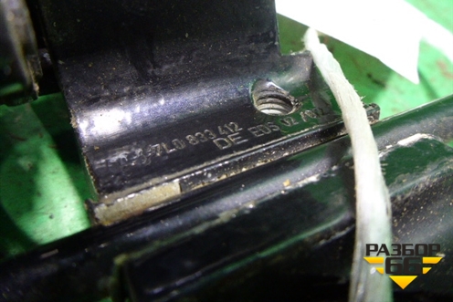 Петля двери задней правой нижняя (7L0833412) для Volkswagen Touareg c 2002-2010г (Туарег)