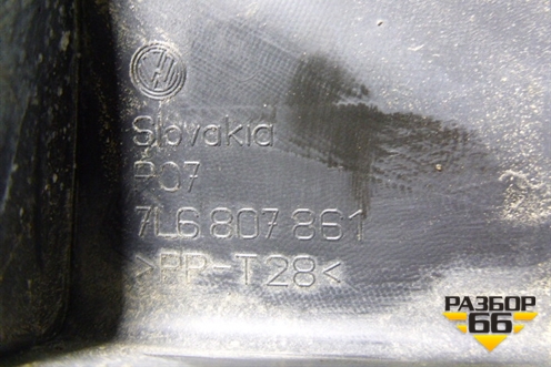 Кронштейн заднего бампера левый (под фонарь) (7L6807861) для Volkswagen Touareg c 2002-2010г (Туарег)