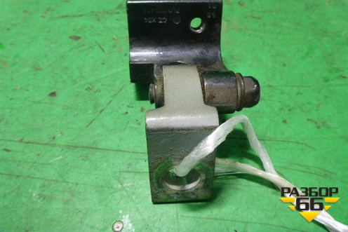 Петля двери задней правой верхняя (7L0833402) для Volkswagen Touareg c 2002-2010г (Туарег)