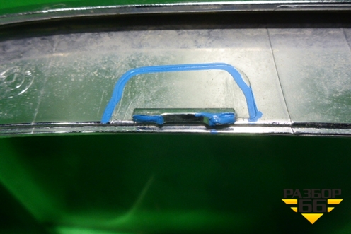 Накладка на решетку радиатора (левая) для BMW 1-серия F20/F21 с 2011г