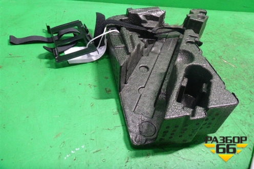 Ящик инструментальный в багажник (7L0012112) для Volkswagen Touareg c 2002-2010г (Туарег)