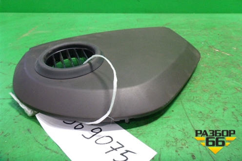 Накладка на торпедо (боковая правая) (7L6857176H) для Volkswagen Touareg c 2002-2010г (Туарег)