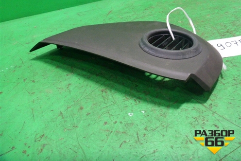 Накладка на торпедо (боковая правая) (7L6857176H) для Volkswagen Touareg c 2002-2010г (Туарег)