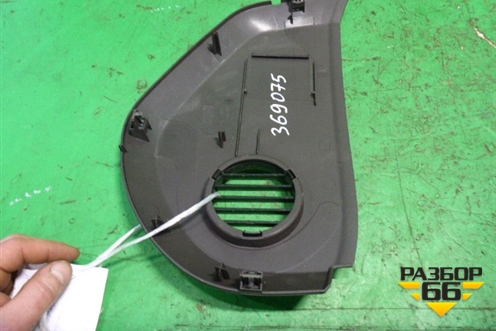 Накладка на торпедо (боковая правая) (7L6857176H) для Volkswagen Touareg c 2002-2010г (Туарег)