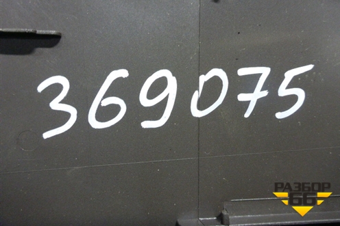 Накладка на торпедо (боковая правая) (7L6857176H) для Volkswagen Touareg c 2002-2010г (Туарег)