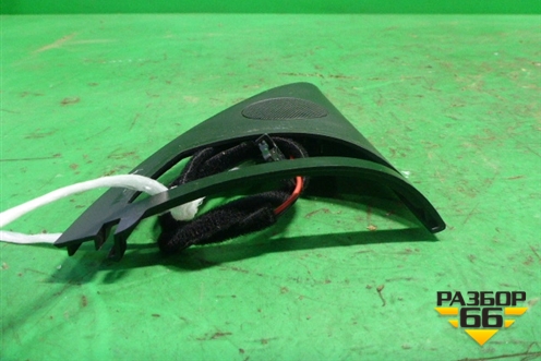 Накладка двери передней правой уголок (7L6837994) для Volkswagen Touareg c 2002-2010г (Туарег)