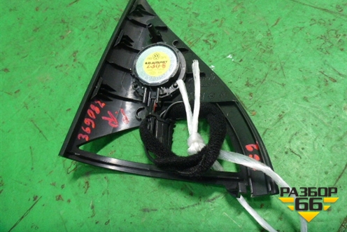 Накладка двери передней правой уголок (7L6837994) для Volkswagen Touareg c 2002-2010г (Туарег)