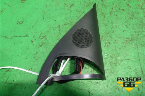 Накладка двери передней правой уголок (7L6837994) для Volkswagen Touareg c 2002-2010г (Туарег)