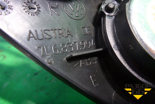 Накладка двери передней правой уголок (7L6837994) для Volkswagen Touareg c 2002-2010г (Туарег)