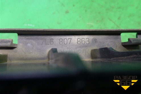 Кронштейн заднего бампера центральный (7L6807863B) для Volkswagen Touareg c 2002-2010г (Туарег)