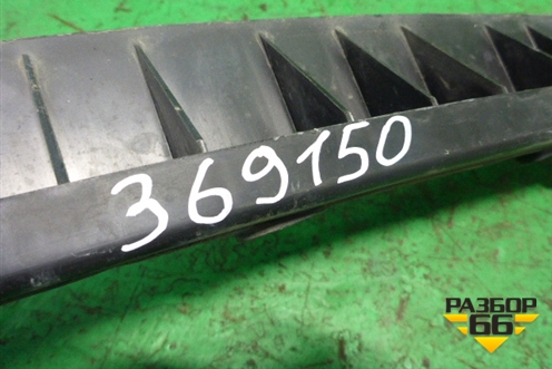 Кронштейн заднего бампера центральный (7L6807863B) для Volkswagen Touareg c 2002-2010г (Туарег)