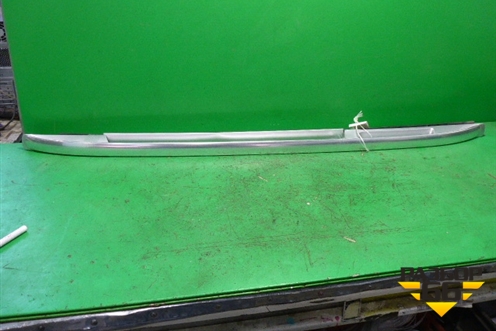 Рейлинг на крышу правый для Volkswagen Touareg c 2002-2010г (Туарег)