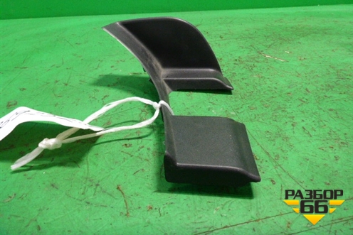 Накладка декоративная (на петлю двери багажника левая) (7L6867437G) для Volkswagen Touareg c 2002-2010г (Туарег)