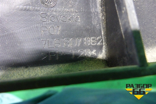 Кронштейн заднего бампера правый (под фонарь) (7L6807862) для Volkswagen Touareg c 2002-2010г (Туарег)