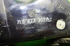 Петля капота правая (7L6823302A) для Volkswagen Touareg c 2002-2010г (Туарег)