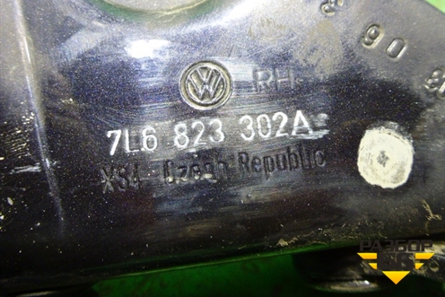 Петля капота правая (7L6823302A) для Volkswagen Touareg c 2002-2010г (Туарег)