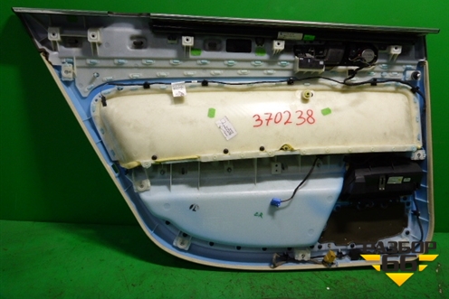 Обшивка двери задней правой под электрику (Long светлая кожа) для Volkswagen Phaeton с 2002-2014г (Фаетон)