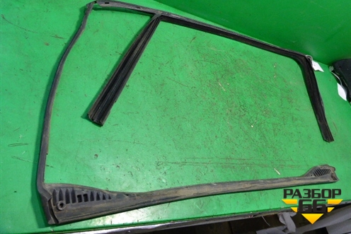 Уплотнитель стекла двери передней левой для Volkswagen Phaeton с 2002-2014г (Фаетон)